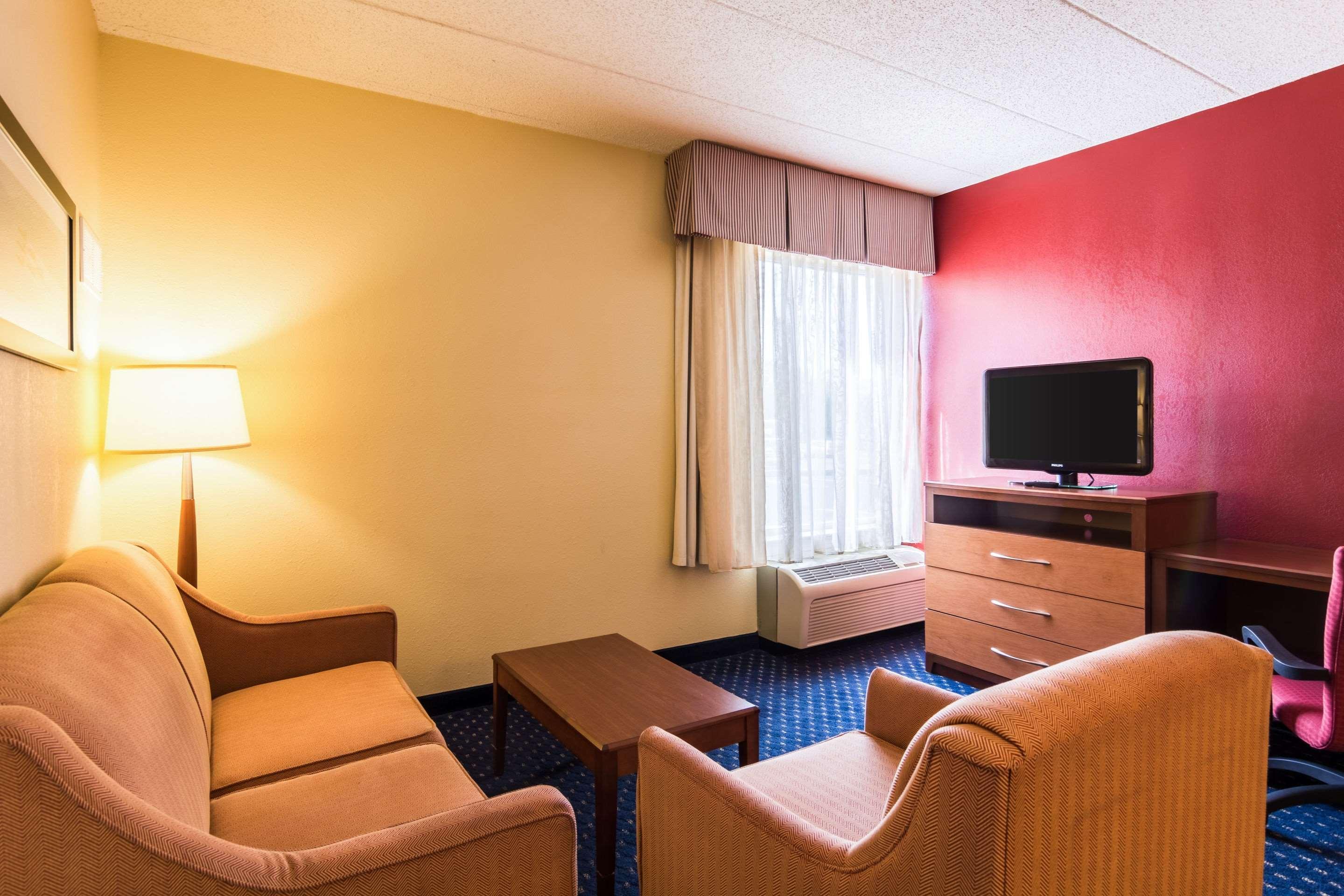 Comfort Inn At Joint Base Andrews Clinton Exterior photo