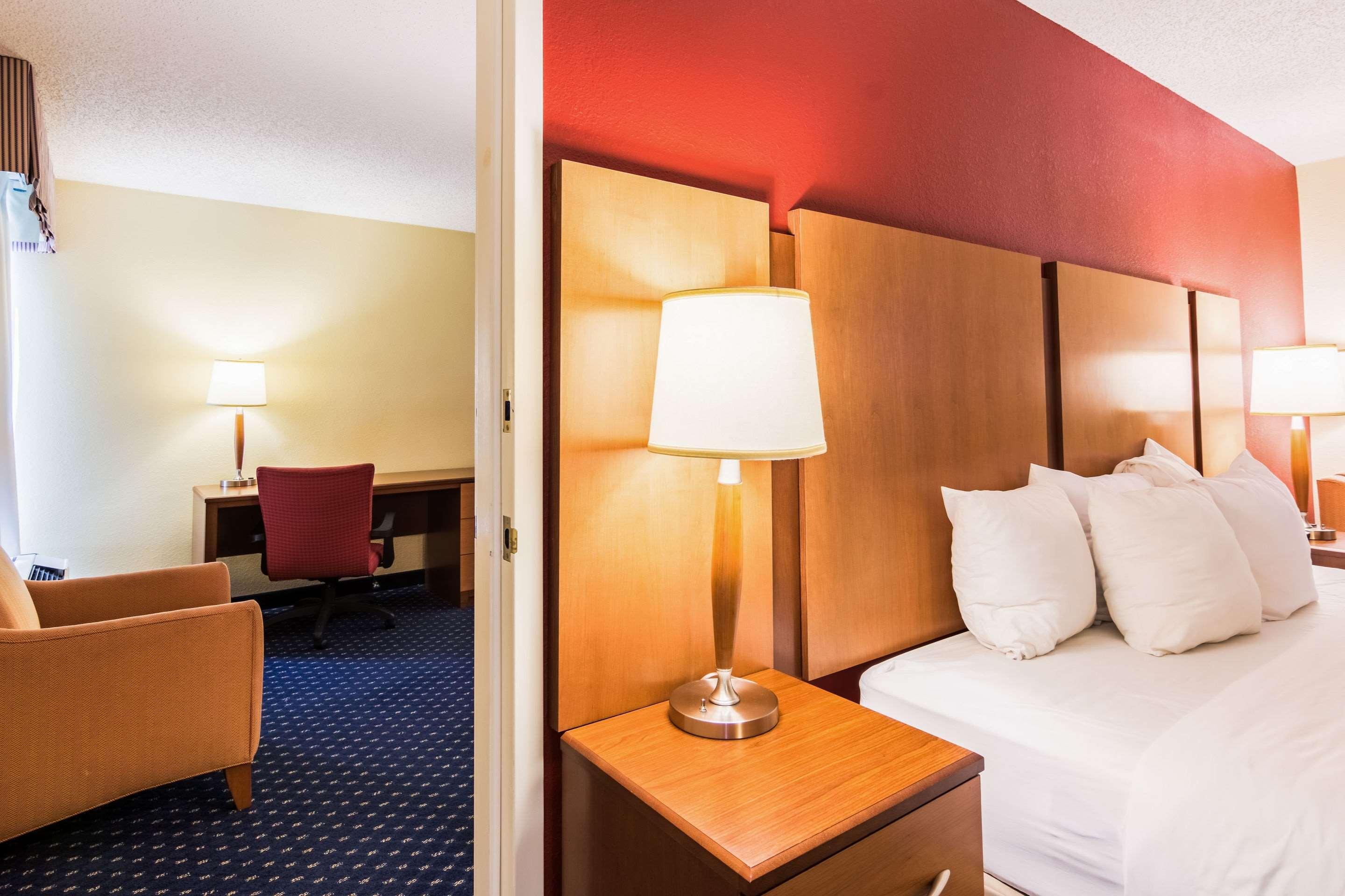 Comfort Inn At Joint Base Andrews Clinton Exterior photo