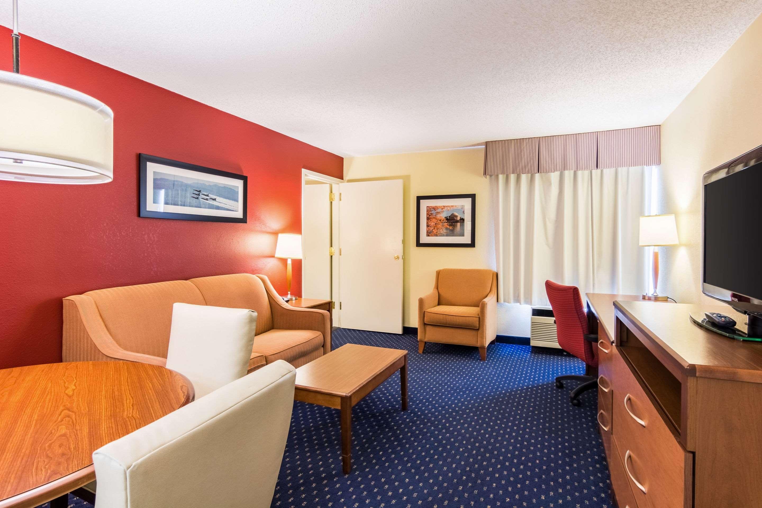 Comfort Inn At Joint Base Andrews Clinton Exterior photo