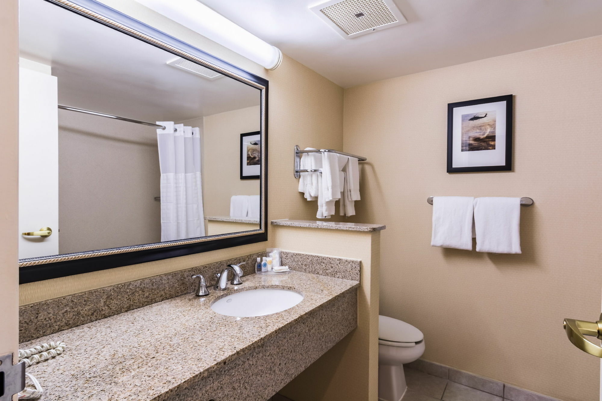Comfort Inn At Joint Base Andrews Clinton Exterior photo